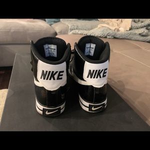 NIKE women’s gym shoes